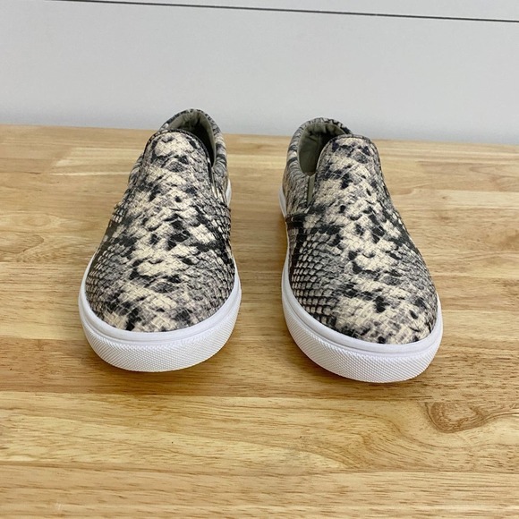 Steve Madden Ecentric Snake Print Slip On Comfort Walking Sneakers Size 8.5 - Picture 4 of 11